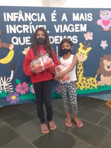 Foto 49: Novos Crocs, Tênis e Agasalhos são entregues para os alunos da Rede Municipal de Ensino de Quatá