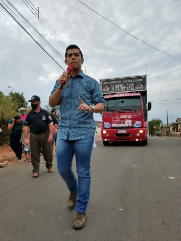 Foto 20: Emoção e fé pelas ruas de Quatá