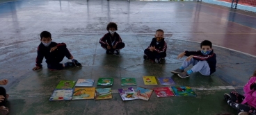 Foto 1: Alunos da Escola Gagliardi participam do Projeto Viajando na Leitura e visitam a Biblioteca Municipal 