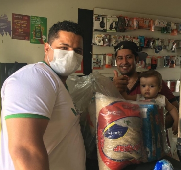 Foto 1: CRAS entrega Kit de alimentos aos beneficiários do Programa Criança Feliz