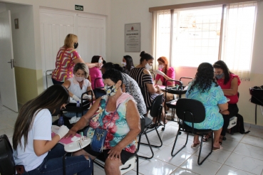 Foto 26: Fundo Social de Solidariedade de Quatá promove Dia da Beleza