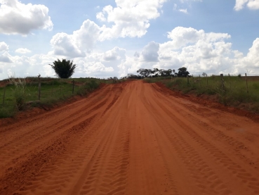 Foto 2: Valorização: estradas rurais de Quatá recebem constantes manutenções