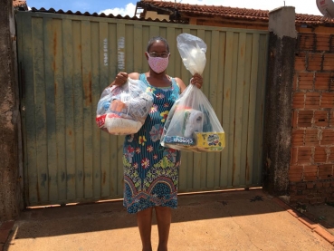 Foto 4: CRAS entrega Kit de alimentos aos beneficiários do Programa Criança Feliz