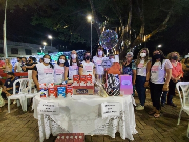 Foto 6: Empresas e comunidade doam alimentos que serão destinados para famílias carentes