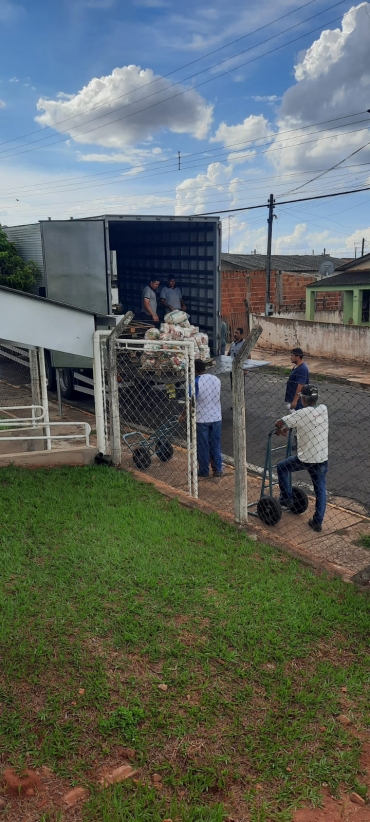 Foto 18: Prefeitura realiza entrega de mais um  Kit Alimentação para os alunos