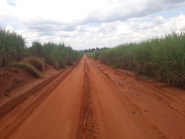 Foto 10: Valorização: estradas rurais de Quatá recebem constantes manutenções