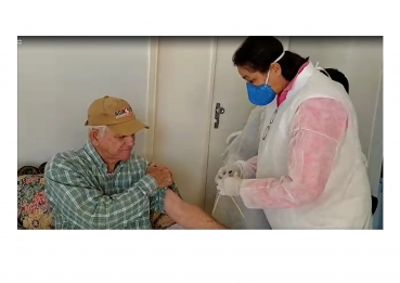 Foto 5: Pacientes recebem Equipe da Saúde em casa para coleta de sangue