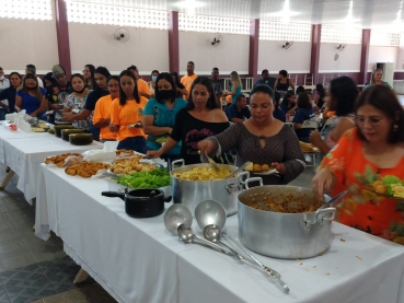 Foto 12: Almoço de confraternização é oferecido para integrantes da Frente de Trabalho