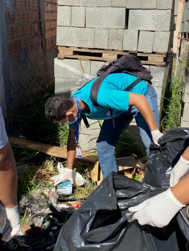 Foto 7: Saúde realiza mais um arrastão e recolhe dezenas de recipientes que acumulam água