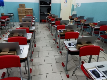 Foto 9:  Novas conquistas para a Educação de Quatá: mais um ônibus e 90 notebooks