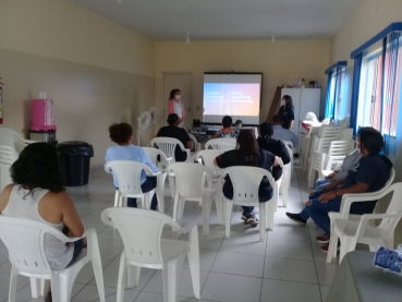 Foto 11: Palestra sobre doenças sexualmente transmissíveis marca reunião do grupo de convivência