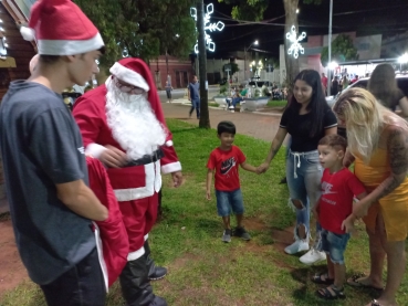 Foto 18: Quintou especial de Natal contou com apresentações Gospel - Cristão e Feirinha de Artesanatos