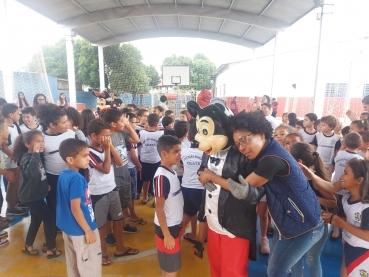 Foto 61: Trio Elétrico e personagens visitam Escolas e Creches municipais em comemoração à semana das crianças