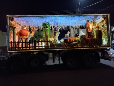 Foto 1: Um Natal inesquecível! Carreta de Natal: pela primeira vez em Quatá