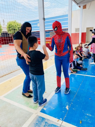 Foto 65: Trio Elétrico e personagens visitam Escolas e Creches municipais em comemoração à semana das crianças