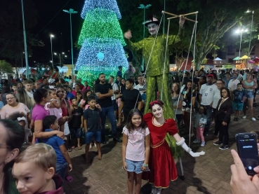 Foto 13: O Natal chegou em Quatá!