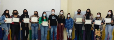 Foto 37: Entrega de certificados dos Cursos de Panificação e Maquiagem