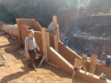 Foto 4:  Prefeito em exercício Márcio Bidóia acompanha trabalhos realizados na Zona Rural