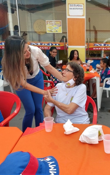 Foto 1: Lanchinho especial para alunos do Centro Comunitário