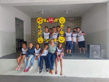 Foto 45: Trio Elétrico e personagens visitam Escolas e Creches municipais em comemoração à semana das crianças