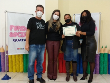 Foto 19: Entrega de certificados dos Cursos de Panificação e Maquiagem