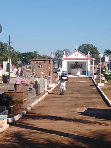 Foto 8: Saúde está realizando nebulização em locais públicos e casas