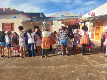 Foto 5: Quadrilha anima Festa Julina do Centro Comunitário