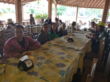 Foto 110: Grupo atendido pelo CRAS participa de passeio em Hotel Fazenda