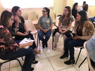 Foto 2:  Conferência: uma reflexão voltada às necessidades das crianças e adolescentes