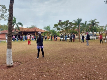 Foto 16: Grupo atendido pelo CRAS participa de passeio em Hotel Fazenda