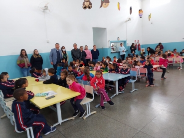 Foto 34: Novos uniformes de inverno e calçados são entregues para os alunos da Rede Municipal de Quatá