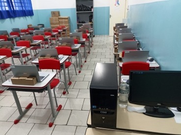 Foto 11:  Novas conquistas para a Educação de Quatá: mais um ônibus e 90 notebooks