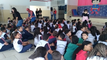 Foto 22: Trio Elétrico e personagens visitam Escolas e Creches municipais em comemoração à semana das crianças