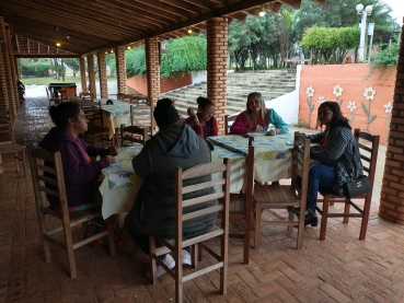 Foto 115: Grupo atendido pelo CRAS participa de passeio em Hotel Fazenda