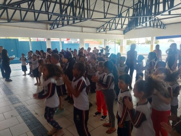 Foto 40: Trio Elétrico e personagens visitam Escolas e Creches municipais em comemoração à semana das crianças