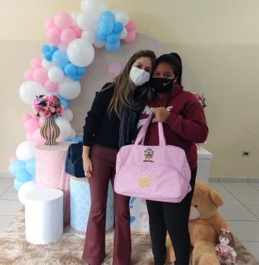 Foto 11: Entrega de Kit de enxoval de bebê para as futuras mamães atendidas pelos programas do CRAS