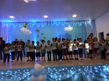 Foto 30: Encanto e Beleza marcaram a noite de Formatura da Educação Infantil Municipal de Quatá