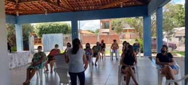 Foto 10: Entrega de Kit de enxoval de bebê para as futuras mamães atendidas pelos programas do CRAS