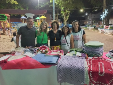 Foto 9: Quintou especial de Natal contou com apresentações Gospel - Cristão e Feirinha de Artesanatos