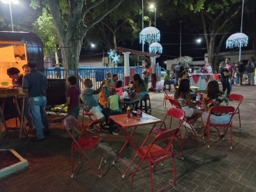 Foto 16: Quintou especial de Natal contou com apresentações Gospel - Cristão e Feirinha de Artesanatos