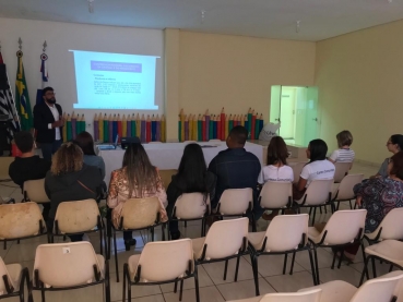 Foto 7:  Conferência: uma reflexão voltada às necessidades das crianças e adolescentes