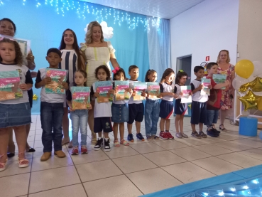 Foto 34: Encanto e Beleza marcaram a noite de Formatura da Educação Infantil Municipal de Quatá