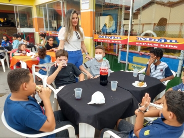 Foto 3: Lanchinho especial para alunos do Centro Comunitário