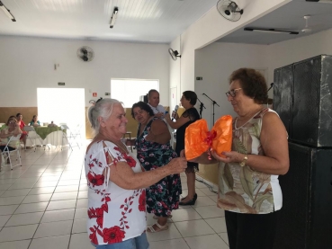 Foto 71: Terceira Idade promove encontro para confraternização ao Final de Ano