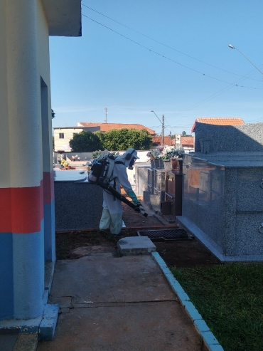 Foto 12: Saúde está realizando nebulização em locais públicos e casas