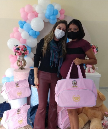 Foto 12: Entrega de Kit de enxoval de bebê para as futuras mamães atendidas pelos programas do CRAS
