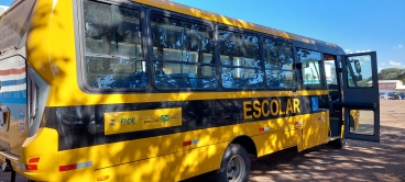 Foto 1:  Novas conquistas para a Educação de Quatá: mais um ônibus e 90 notebooks