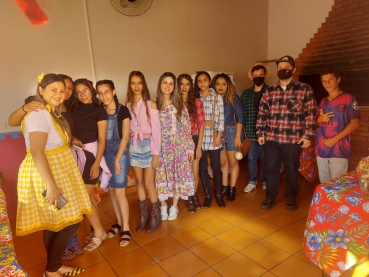 Foto 9: Quadrilha anima Festa Julina do Centro Comunitário