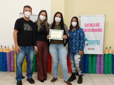 Foto 14: Entrega de certificados dos Cursos de Panificação e Maquiagem