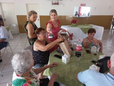 Foto 46: Terceira Idade promove encontro para confraternização ao Final de Ano